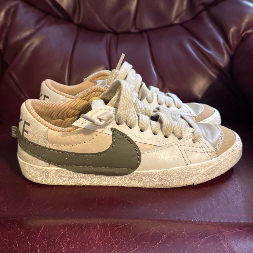 Nike Women's Blazer Low '77 Jumbo Sneakers